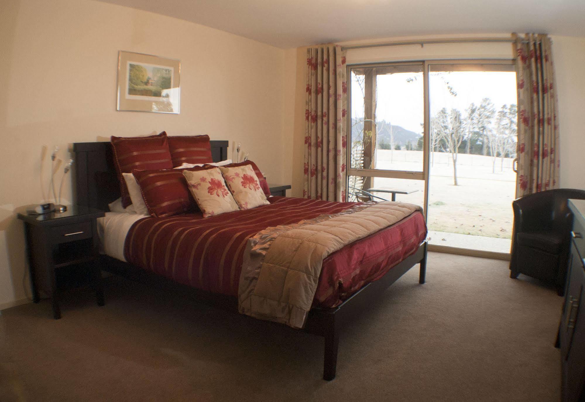 Albert Town Maple Lodge Luxury Bed & Breakfast מראה חיצוני תמונה
