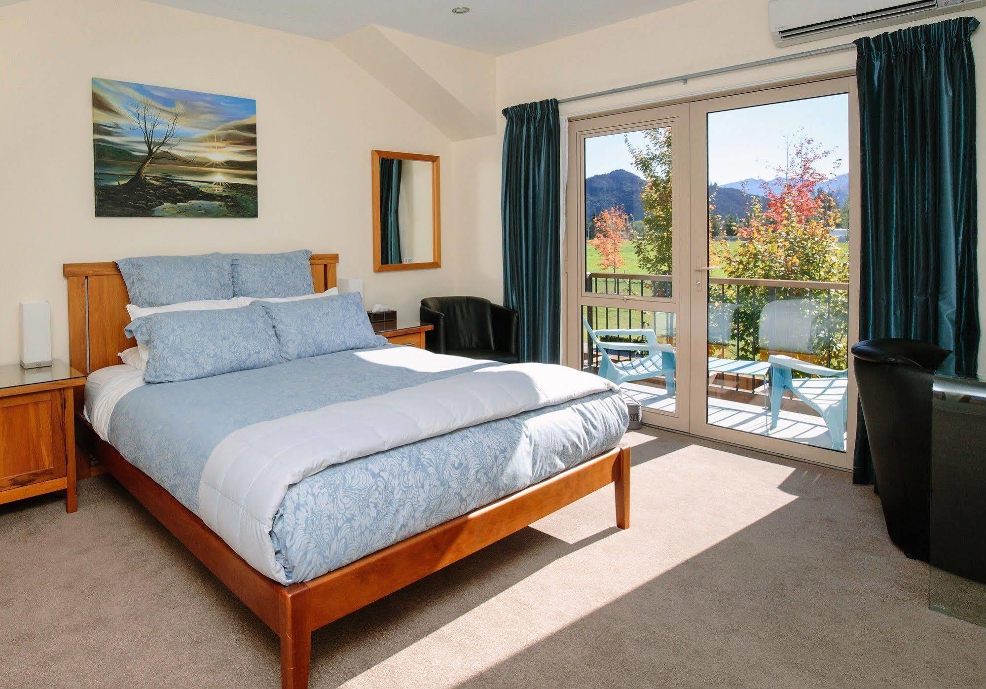 Albert Town Maple Lodge Luxury Bed & Breakfast מראה חיצוני תמונה