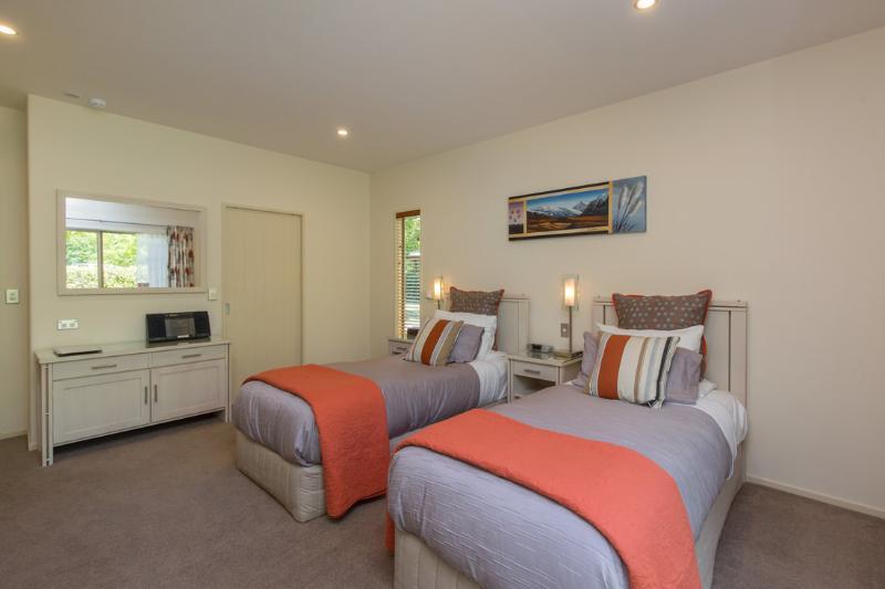 Albert Town Maple Lodge Luxury Bed & Breakfast מראה חיצוני תמונה